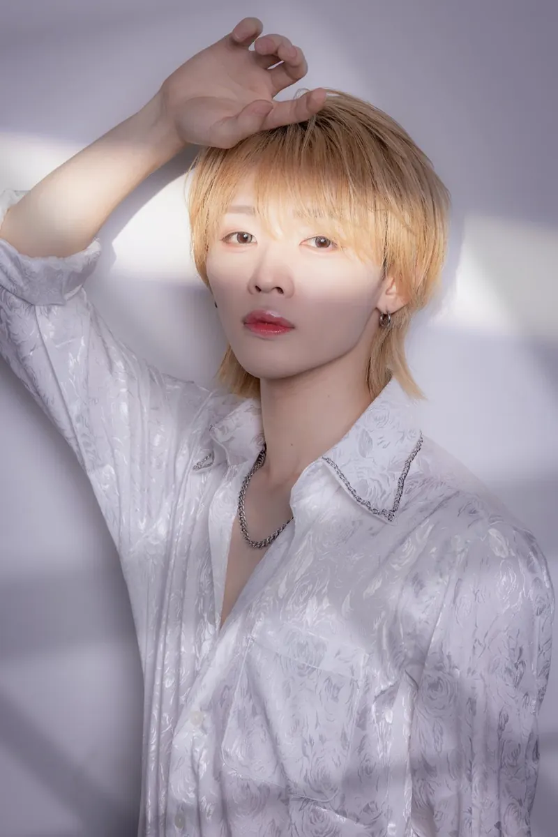 水上 優志（白シャツ）